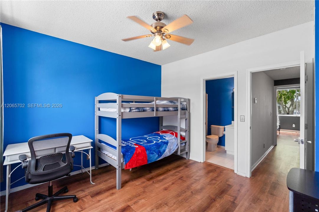 For Sale: $424,900 (2 beds, 2 baths, 1110 Square Feet)