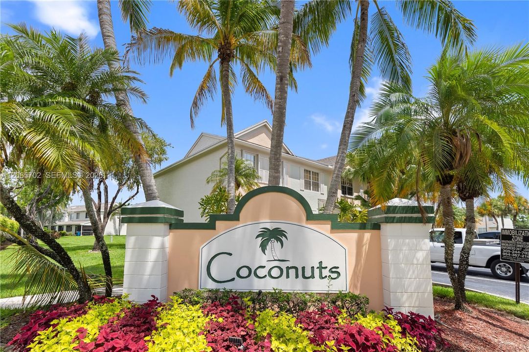 For Sale: $424,900 (2 beds, 2 baths, 1110 Square Feet)