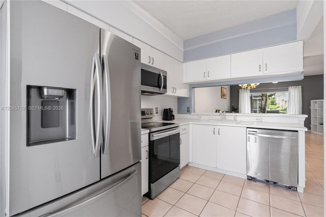 For Sale: $424,900 (2 beds, 2 baths, 1110 Square Feet)