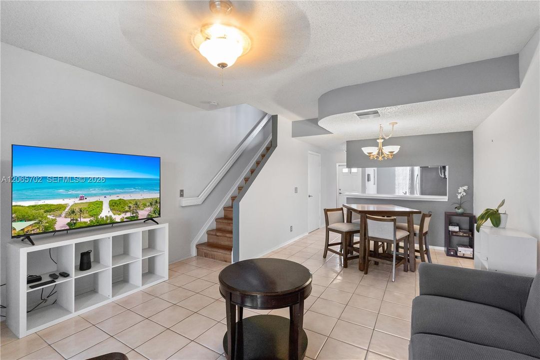 For Sale: $424,900 (2 beds, 2 baths, 1110 Square Feet)