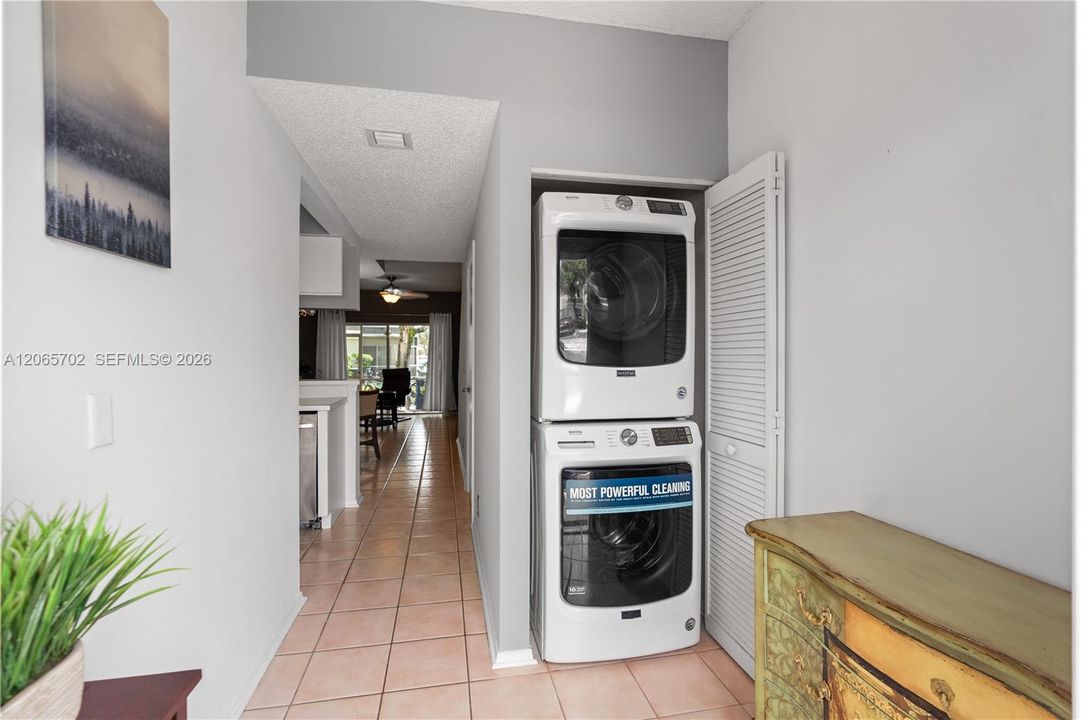 For Sale: $424,900 (2 beds, 2 baths, 1110 Square Feet)
