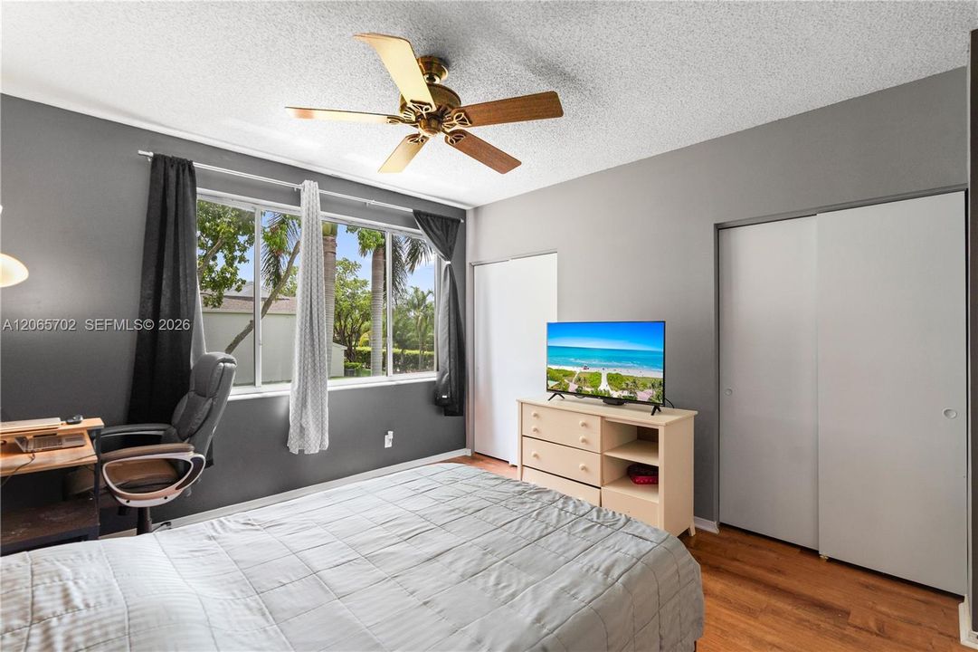For Sale: $424,900 (2 beds, 2 baths, 1110 Square Feet)