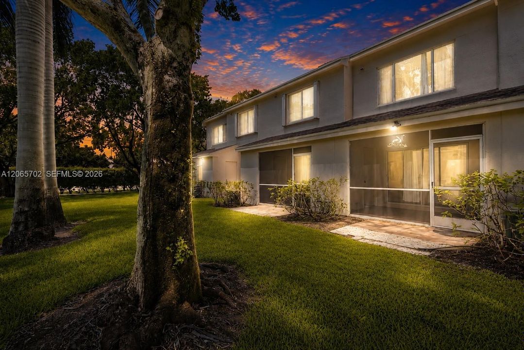 For Sale: $424,900 (2 beds, 2 baths, 1110 Square Feet)