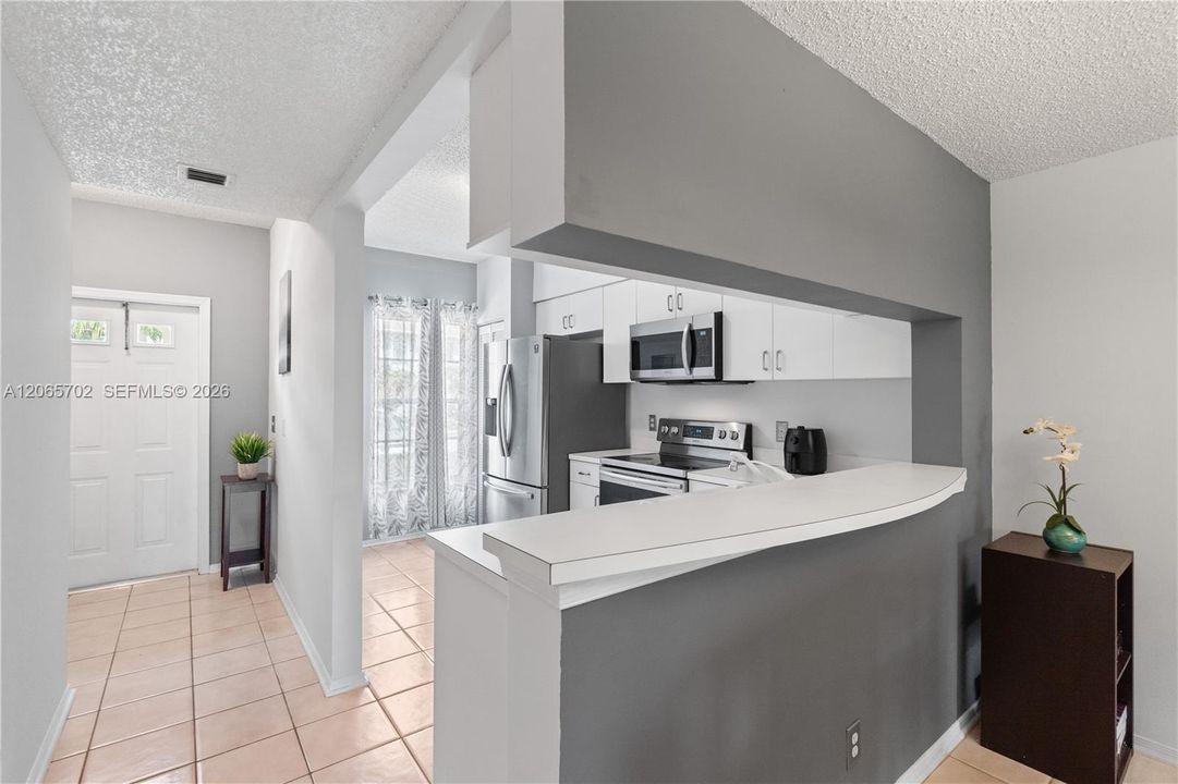 For Sale: $424,900 (2 beds, 2 baths, 1110 Square Feet)
