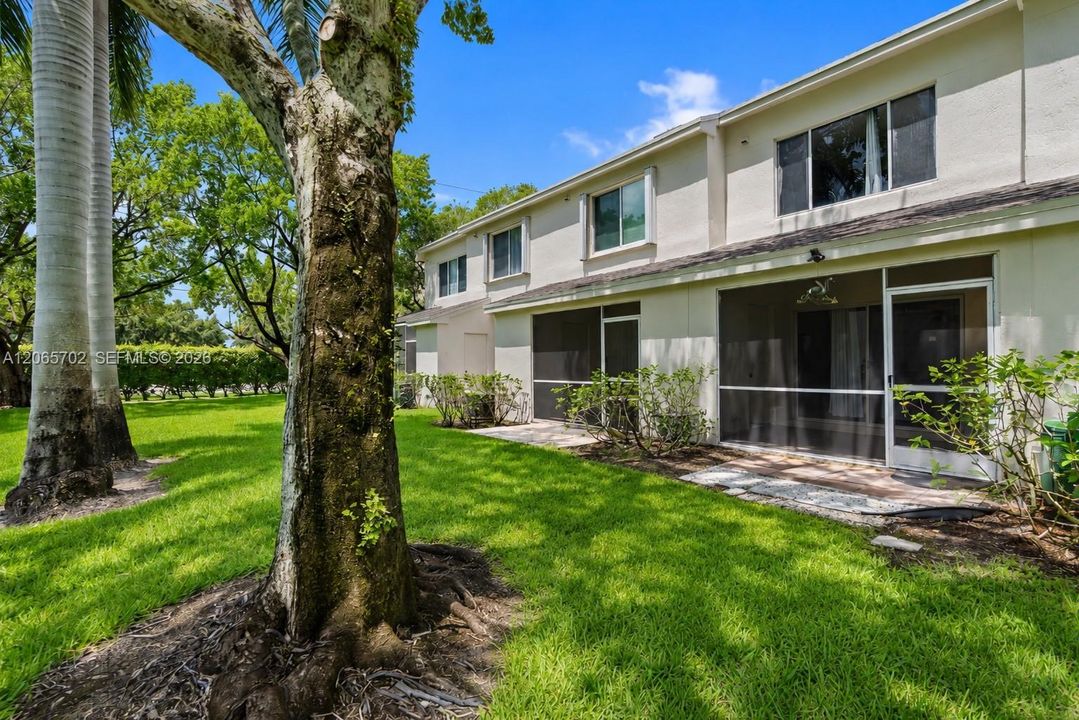 For Sale: $424,900 (2 beds, 2 baths, 1110 Square Feet)