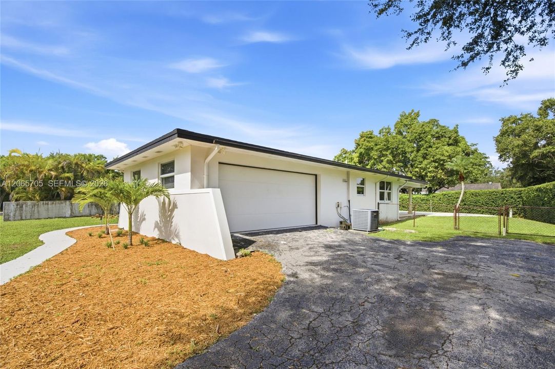 For Sale: $1,220,000 (3 beds, 2 baths, 1771 Square Feet)