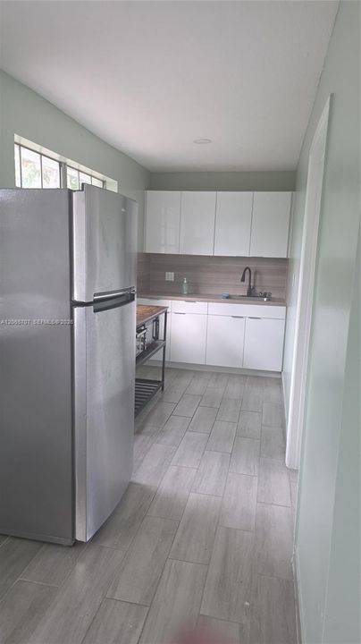 For Rent: $1,700 (1 beds, 1 baths, 3440 Square Feet)