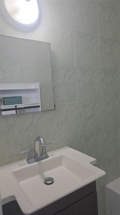 For Rent: $1,700 (1 beds, 1 baths, 3440 Square Feet)