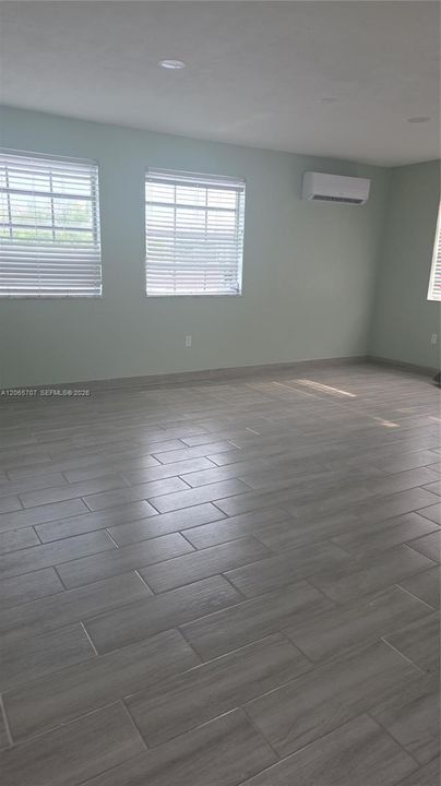 For Rent: $1,700 (1 beds, 1 baths, 3440 Square Feet)