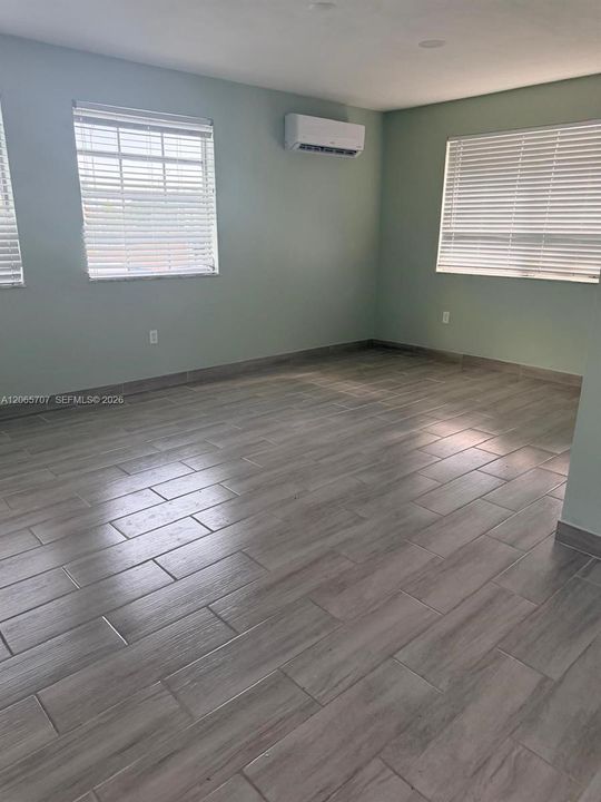 For Rent: $1,700 (1 beds, 1 baths, 3440 Square Feet)