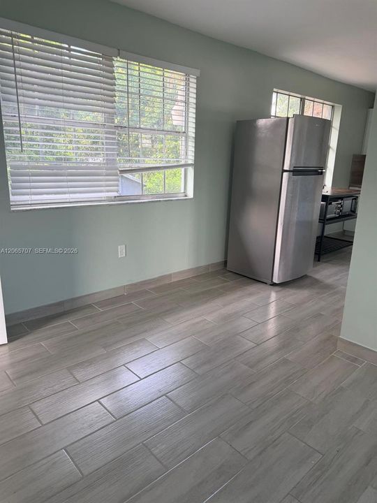For Rent: $1,700 (1 beds, 1 baths, 3440 Square Feet)