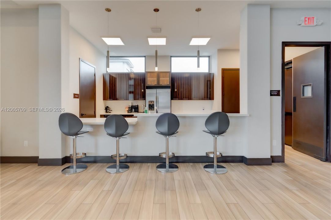Activo con contrato: $3,400 (3 camas, 2 baños, 1586 Pies cuadrados)