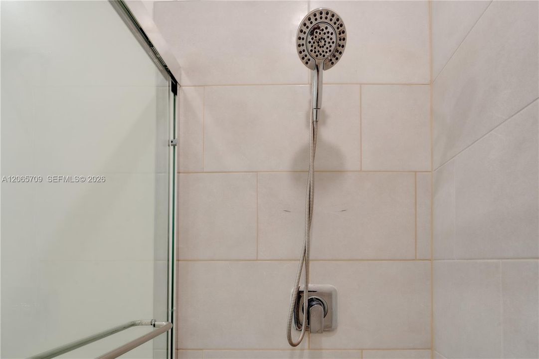 Activo con contrato: $3,400 (3 camas, 2 baños, 1586 Pies cuadrados)