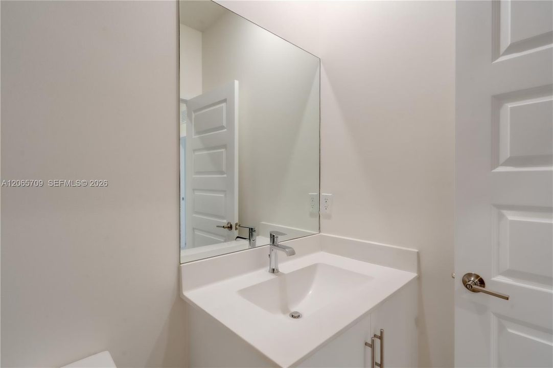Activo con contrato: $3,400 (3 camas, 2 baños, 1586 Pies cuadrados)