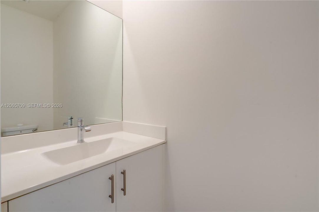 Activo con contrato: $3,400 (3 camas, 2 baños, 1586 Pies cuadrados)