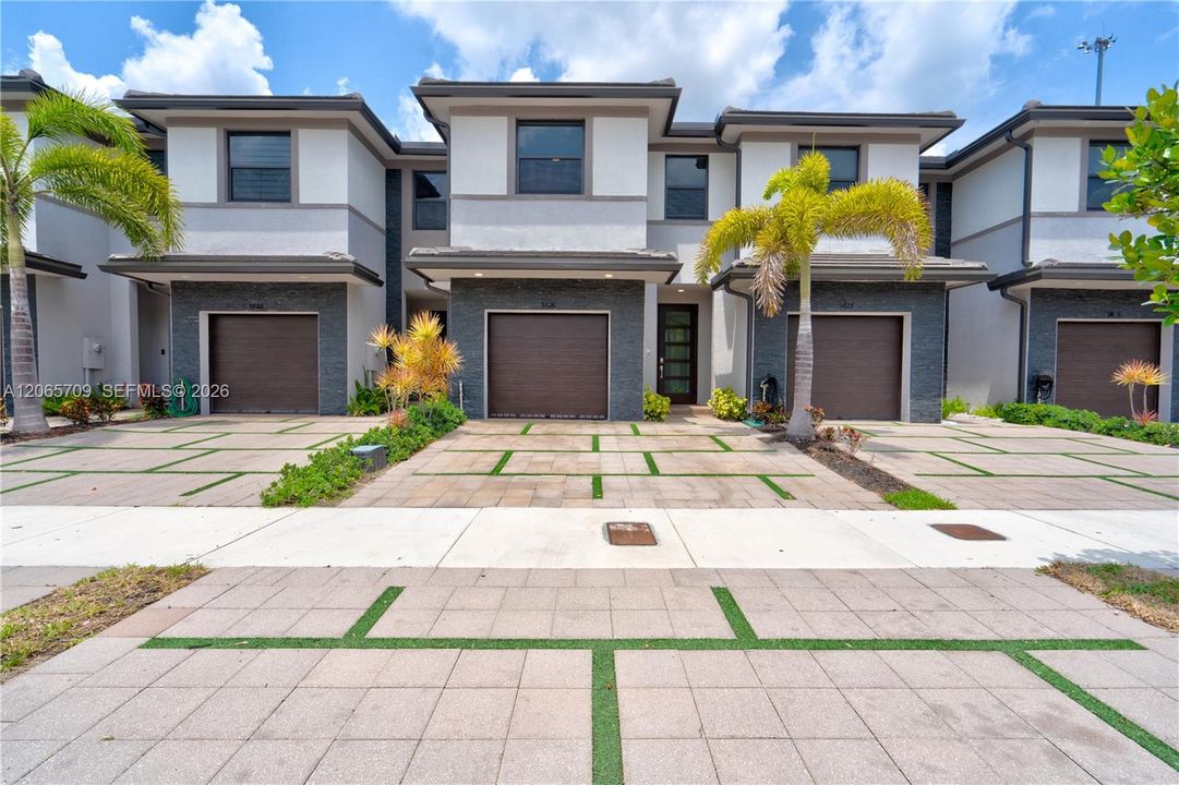 Activo con contrato: $3,400 (3 camas, 2 baños, 1586 Pies cuadrados)