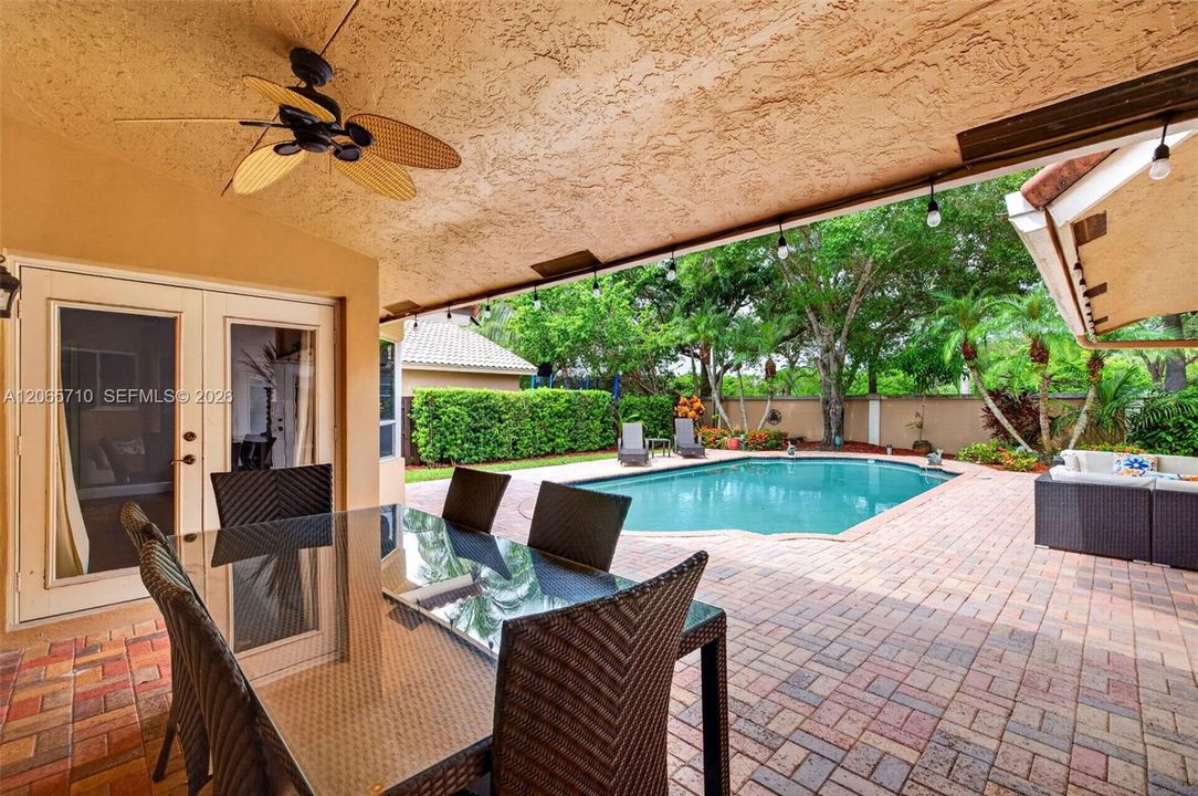 For Sale: $1,095,000 (4 beds, 2 baths, 2573 Square Feet)