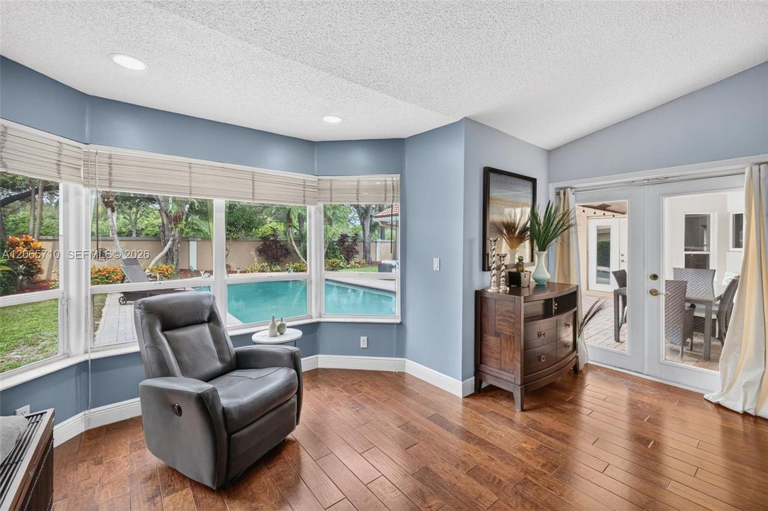 For Sale: $1,095,000 (4 beds, 2 baths, 2573 Square Feet)