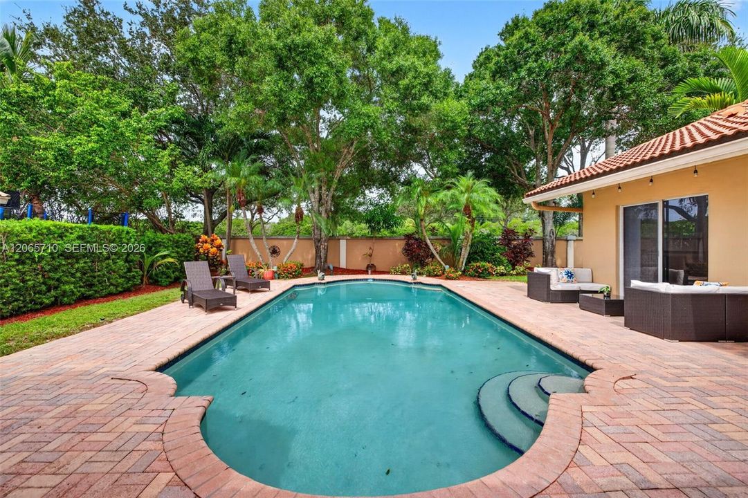For Sale: $1,095,000 (4 beds, 2 baths, 2573 Square Feet)
