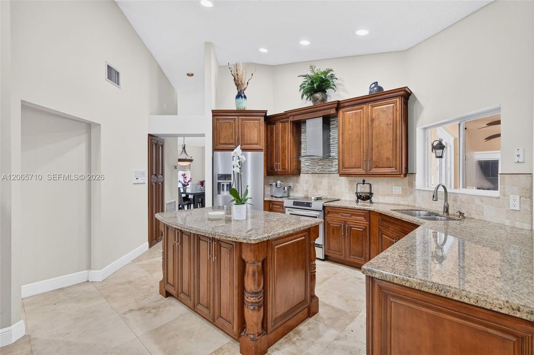 For Sale: $1,095,000 (4 beds, 2 baths, 2573 Square Feet)