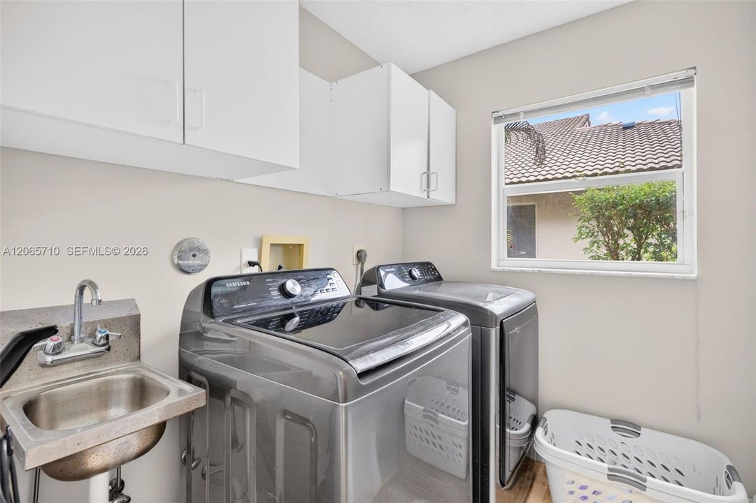 For Sale: $1,095,000 (4 beds, 2 baths, 2573 Square Feet)