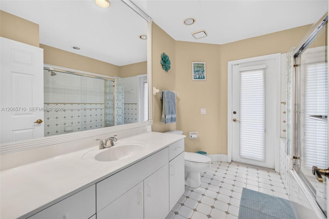 For Sale: $1,095,000 (4 beds, 2 baths, 2573 Square Feet)