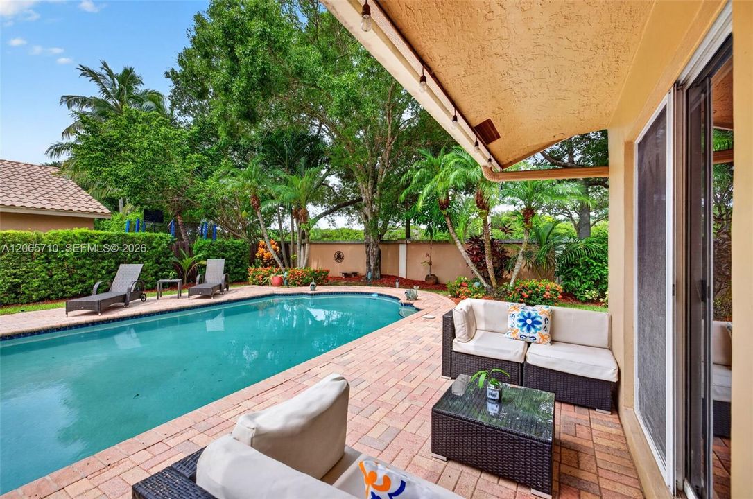 For Sale: $1,095,000 (4 beds, 2 baths, 2573 Square Feet)