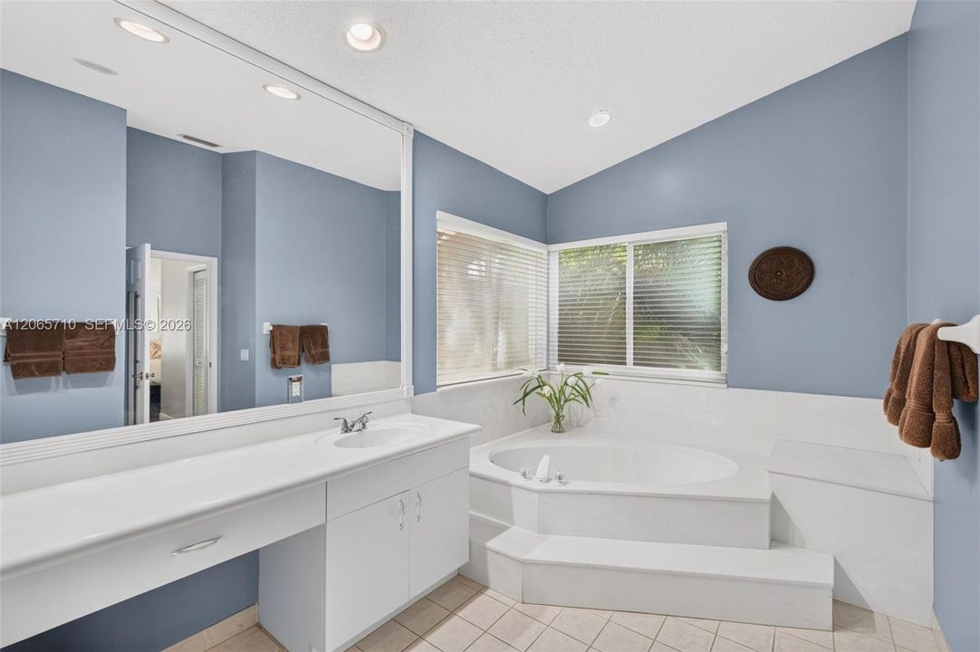 For Sale: $1,095,000 (4 beds, 2 baths, 2573 Square Feet)