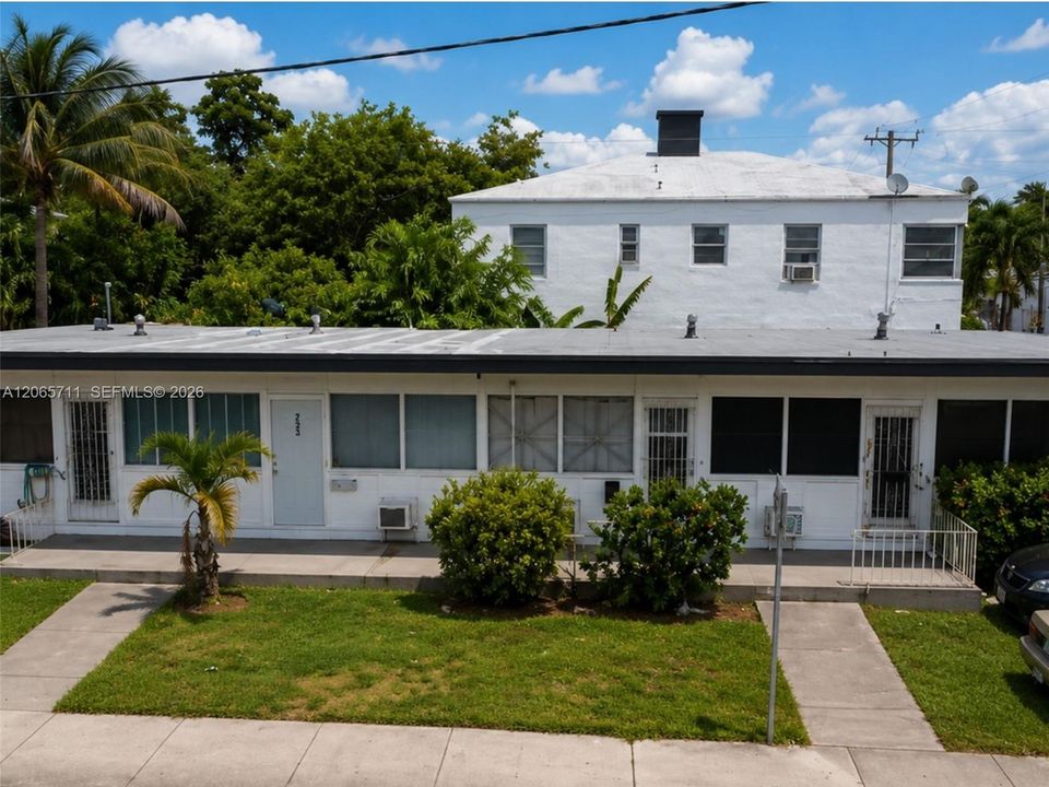 711 Sw 10th AVE
