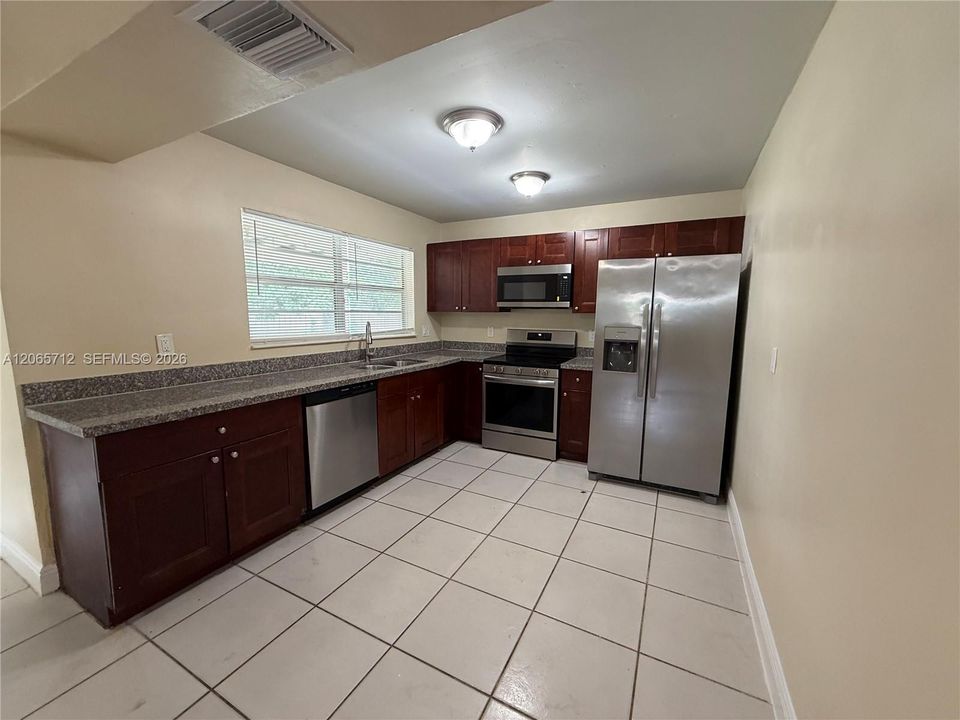 Active With Contract: $379,900 (3 beds, 2 baths, 1293 Square Feet)