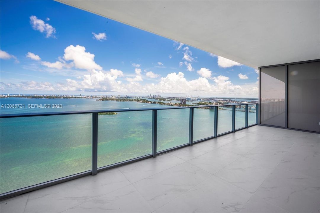 For Sale: $2,149,000 (2 beds, 3 baths, 1283 Square Feet)