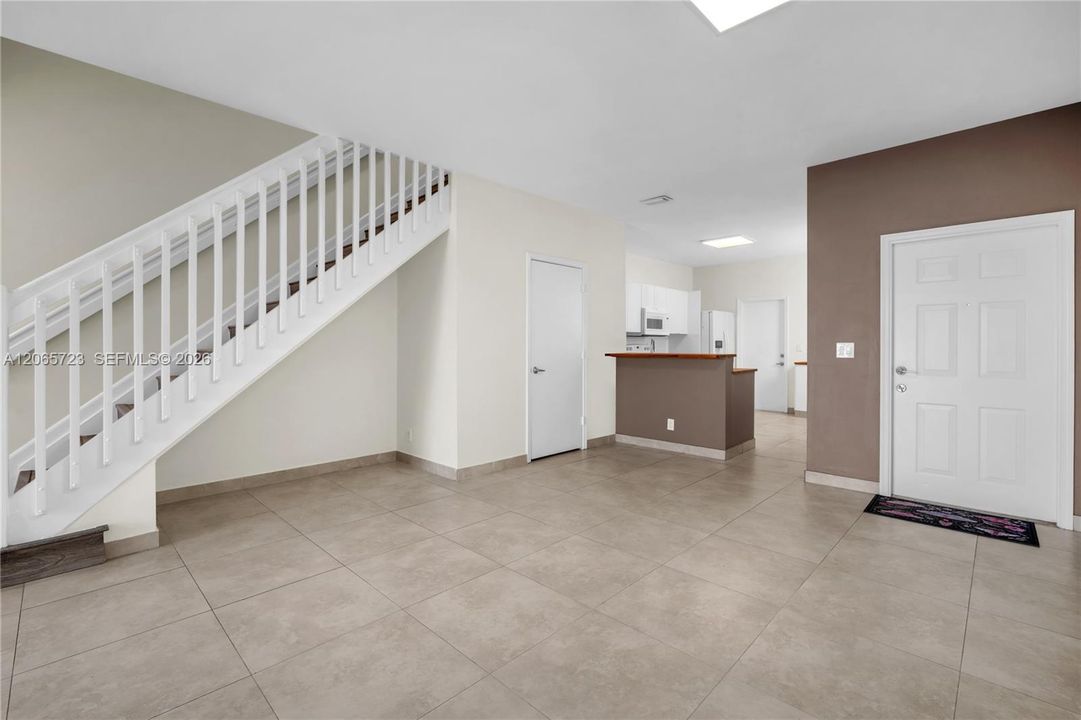 For Rent: $3,400 (3 beds, 2 baths, 1443 Square Feet)