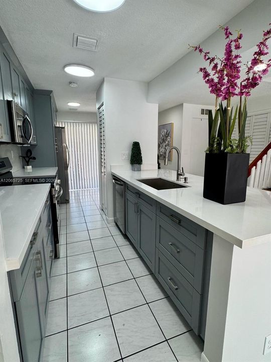 For Sale: $274,900 (4 beds, 3 baths, 1690 Square Feet)