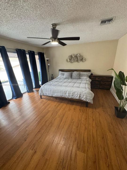 For Sale: $274,900 (4 beds, 3 baths, 1690 Square Feet)