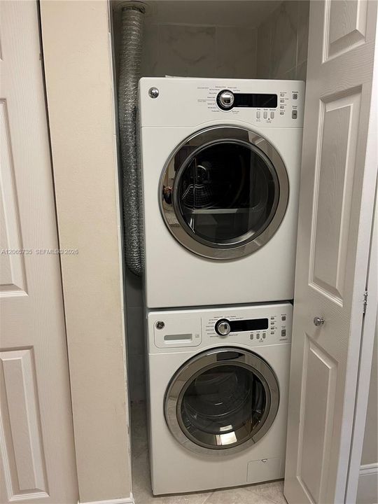В аренду: $2,300 (2 спален, 2 ванн, 963 Квадратных фут)