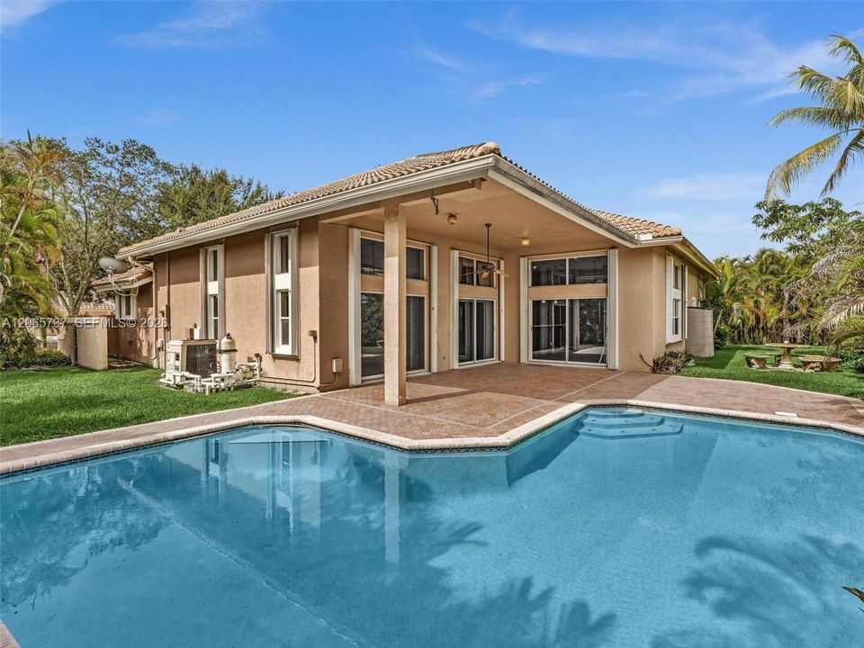 For Rent: $6,000 (4 beds, 2 baths, 2648 Square Feet)