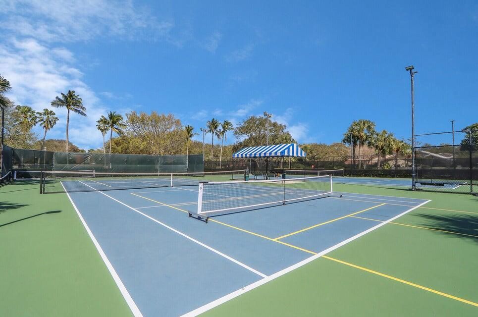 TENNIS COURTS RIVER NORTH