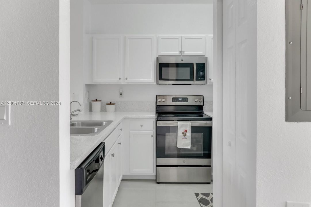 For Sale: $329,000 (3 beds, 2 baths, 1151 Square Feet)