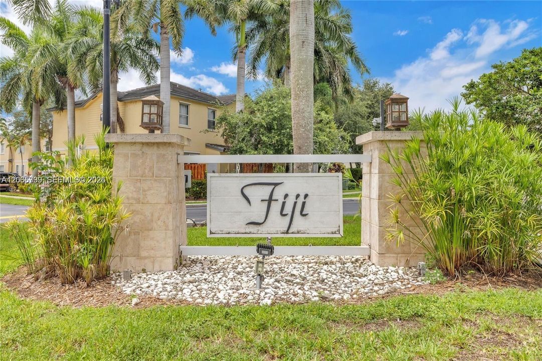 For Sale: $329,000 (3 beds, 2 baths, 1151 Square Feet)