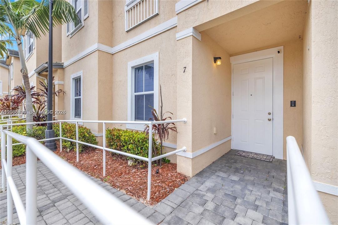 For Sale: $329,000 (3 beds, 2 baths, 1151 Square Feet)