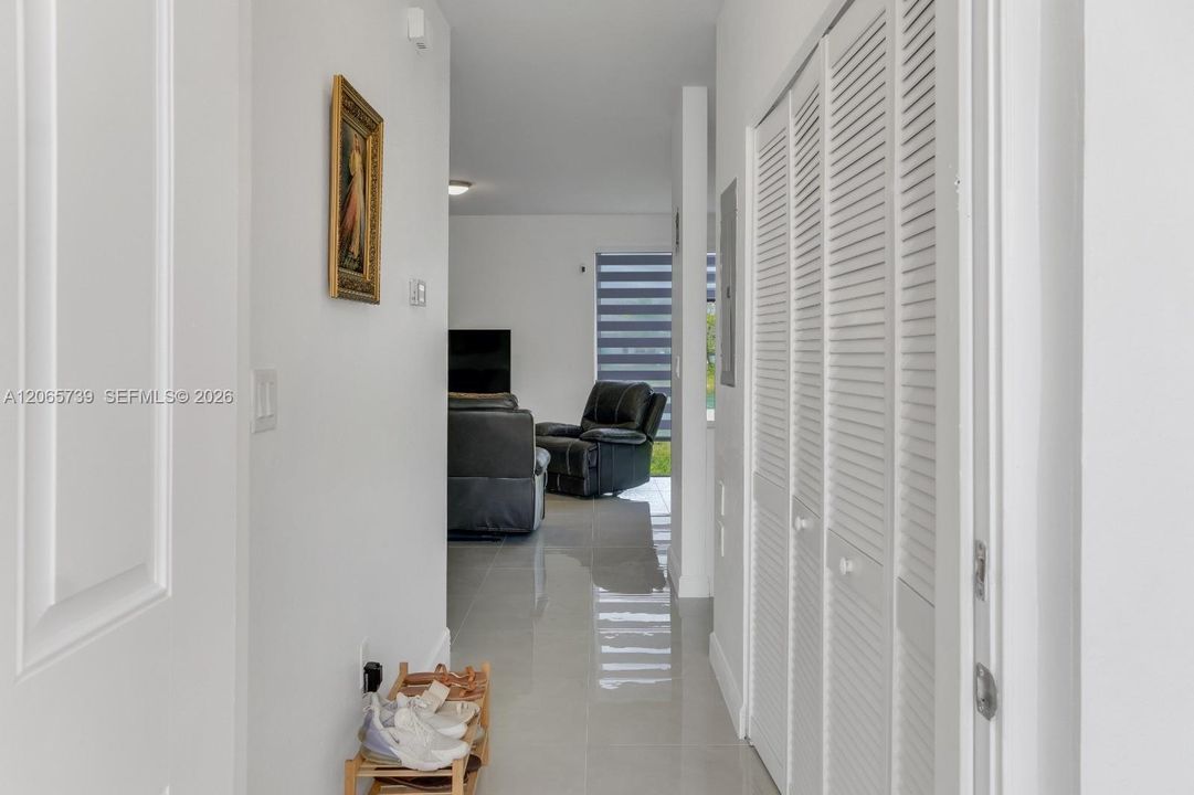 For Sale: $329,000 (3 beds, 2 baths, 1151 Square Feet)