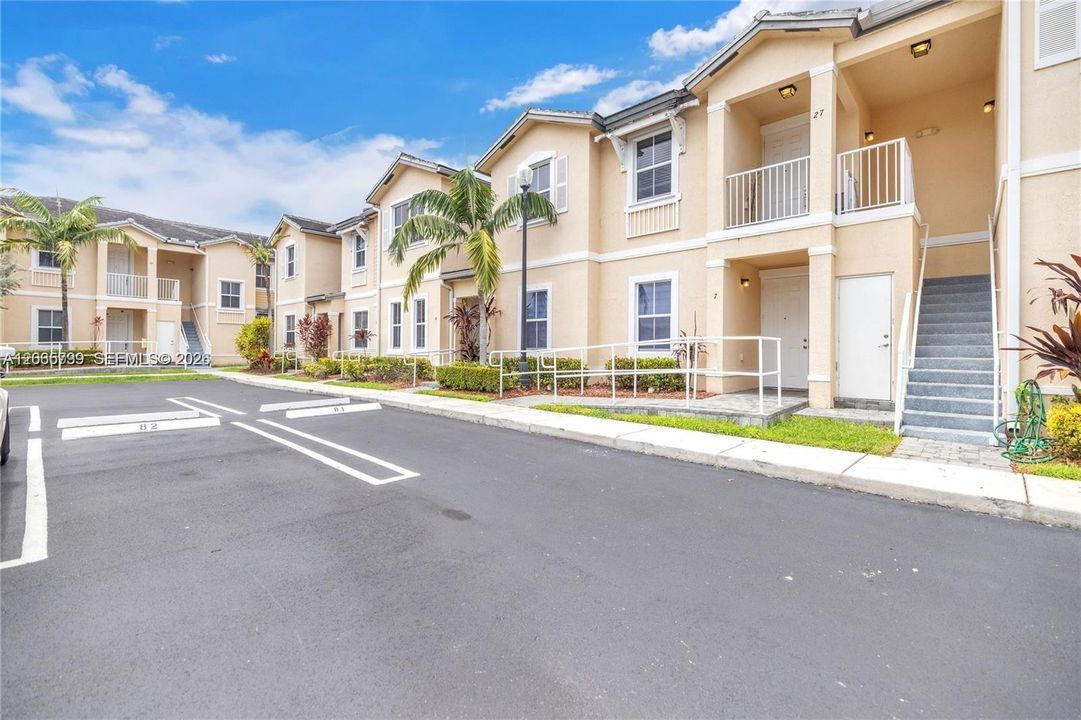 For Sale: $329,000 (3 beds, 2 baths, 1151 Square Feet)