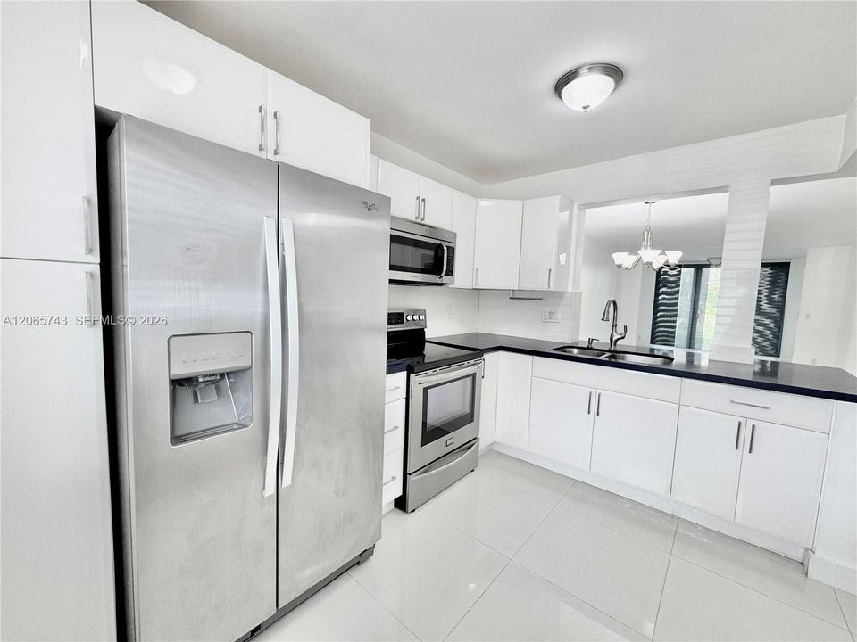 Active With Contract: $2,100 (2 beds, 2 baths, 1040 Square Feet)