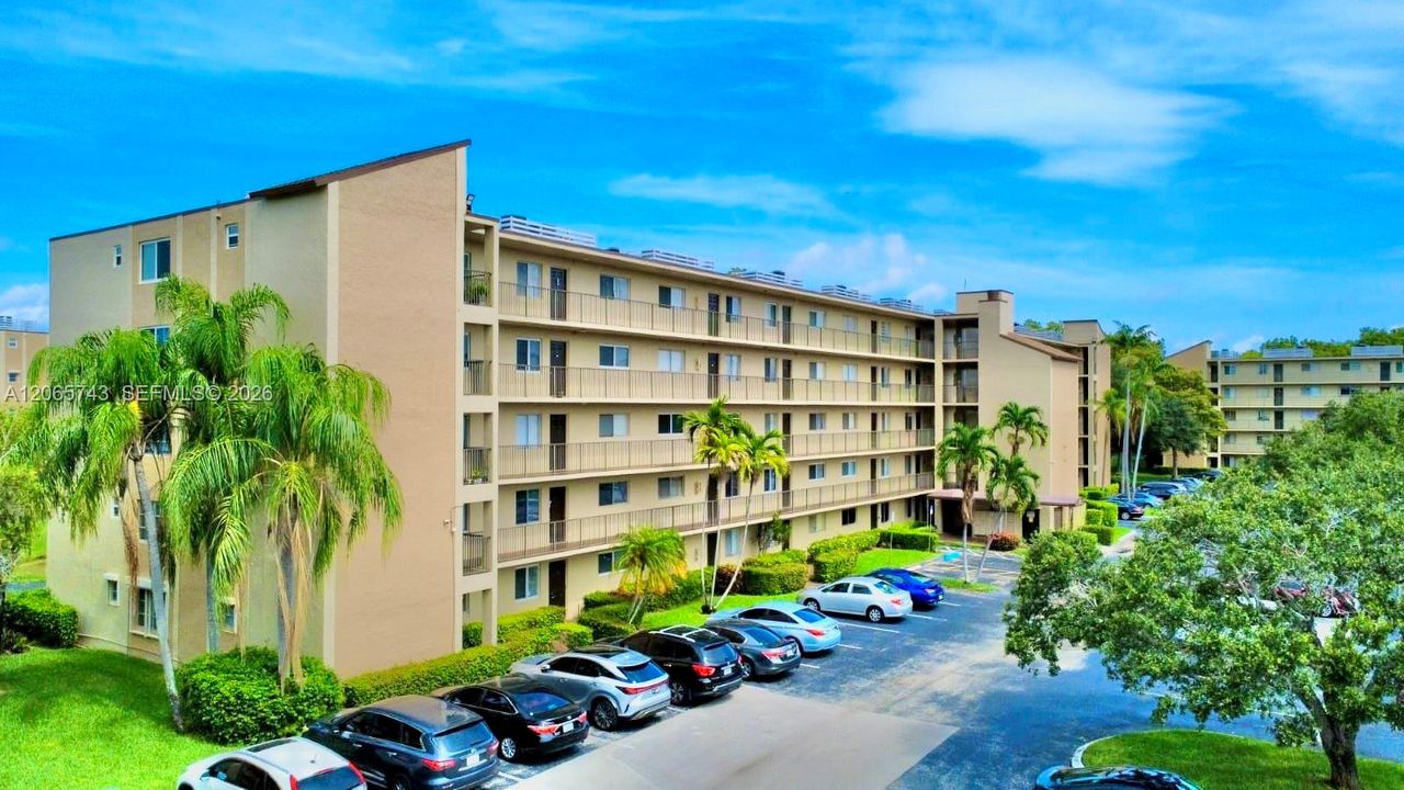 Active With Contract: $2,100 (2 beds, 2 baths, 1040 Square Feet)