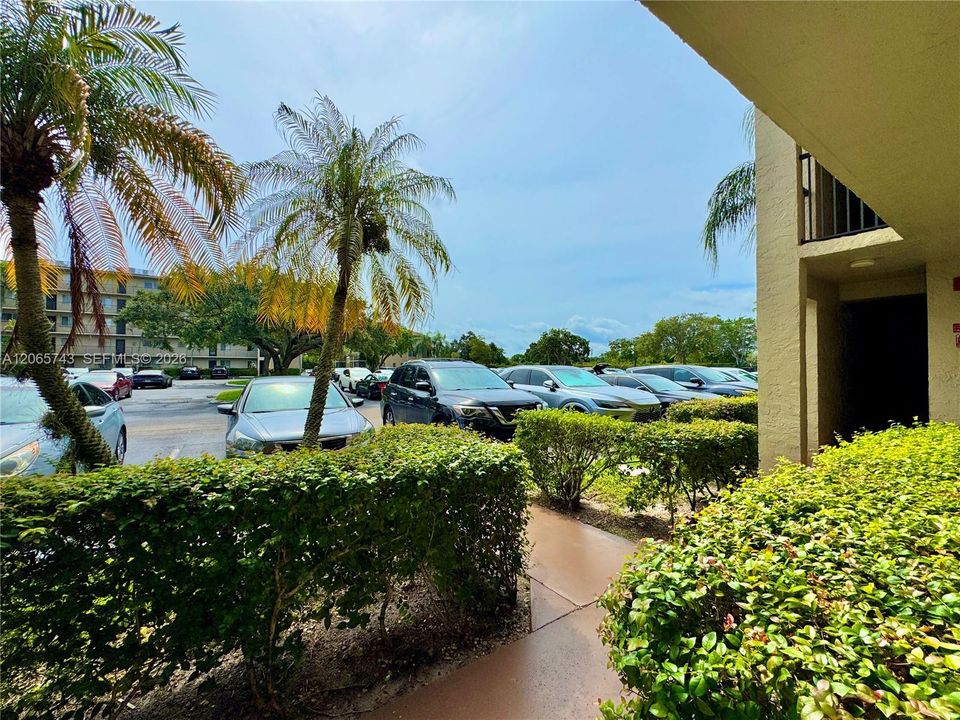Active With Contract: $2,100 (2 beds, 2 baths, 1040 Square Feet)