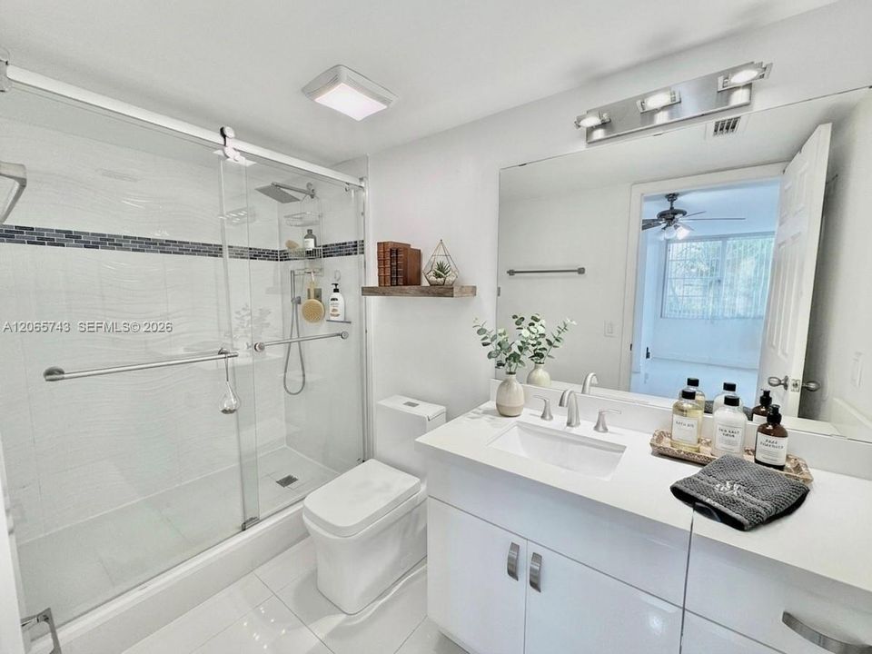 Active With Contract: $2,100 (2 beds, 2 baths, 1040 Square Feet)