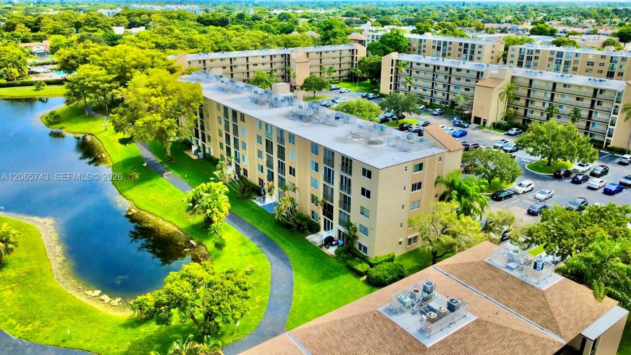Active With Contract: $2,100 (2 beds, 2 baths, 1040 Square Feet)