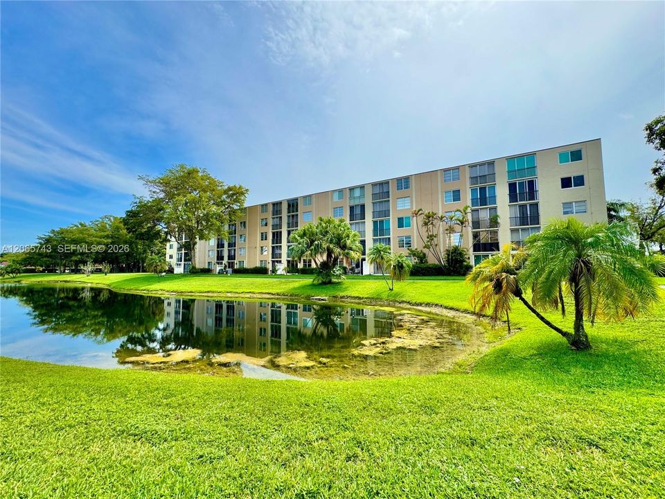 Active With Contract: $2,100 (2 beds, 2 baths, 1040 Square Feet)