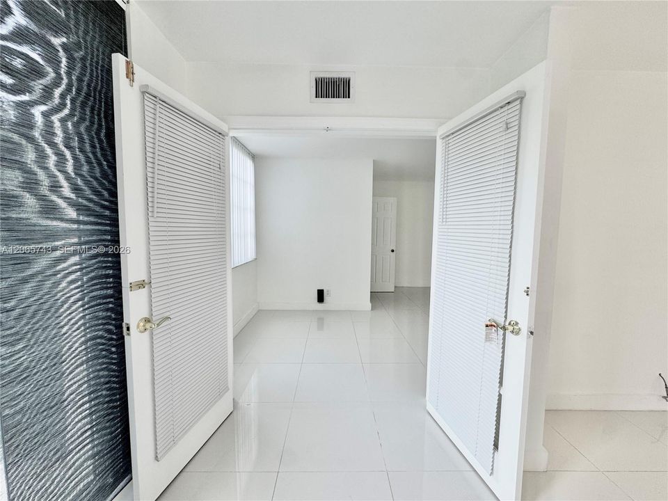 Active With Contract: $2,100 (2 beds, 2 baths, 1040 Square Feet)