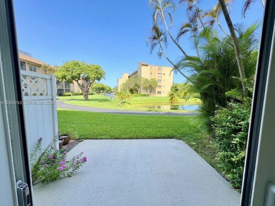 Active With Contract: $2,100 (2 beds, 2 baths, 1040 Square Feet)